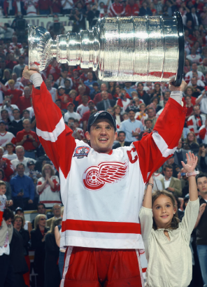 Steve Yzerman with Stanley Cup